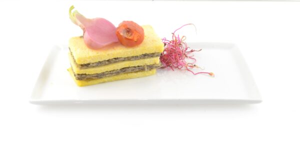 Mille feuille polenta et duxelle de champignon