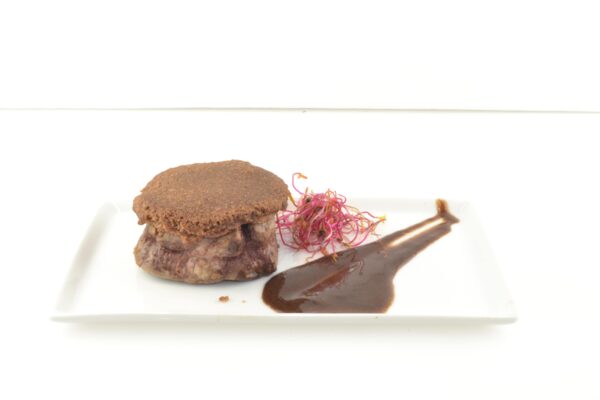 Filet de bœuf de Bretagne, chapelure de kko et poivre de Madagascar